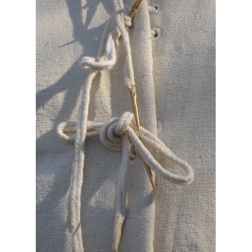 gepolsteres rüstwams mit nesteln