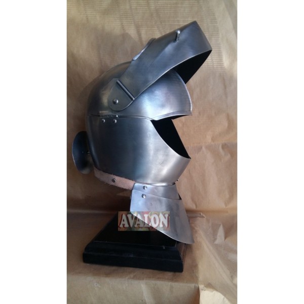 Mittelalterlicher Ritterhelm - Mittelalterlicher Helm