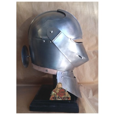 Mittelalterlicher Ritterhelm - Mittelalterlicher Helm