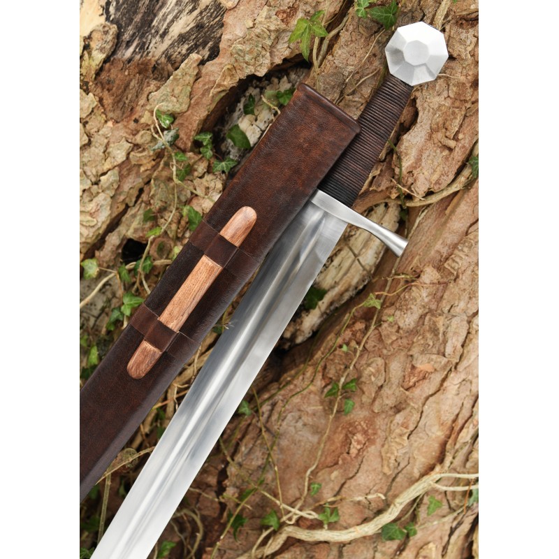 Kreuzritterschwert mit Scheide