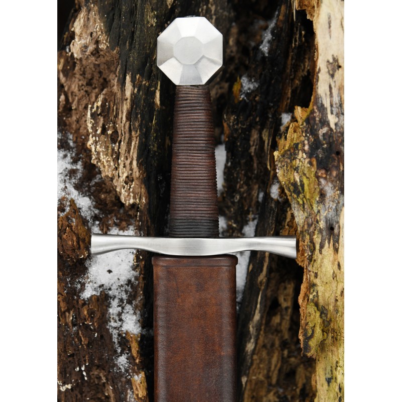 Kreuzritterschwert mit Scheide