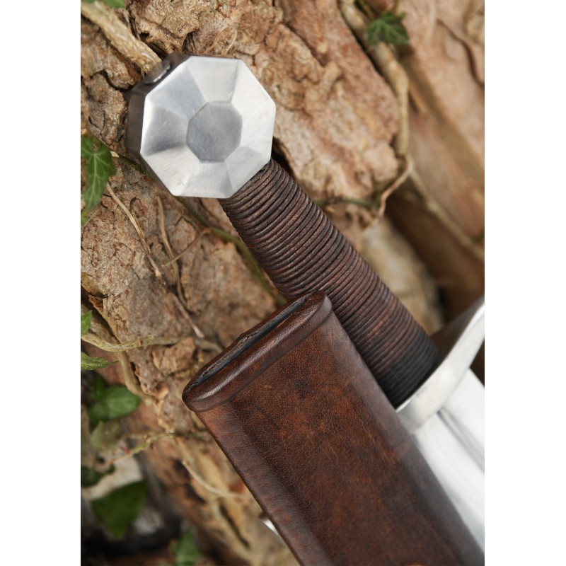 Kreuzritterschwert mit Scheide