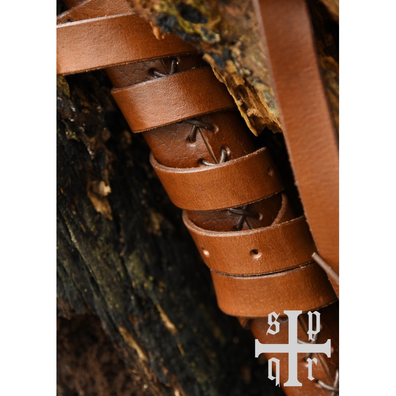 Mittelalterliche Schwertscheide aus Leder mit Gürtel