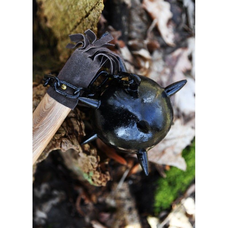 Morgenstern mit einer Eisenkugel