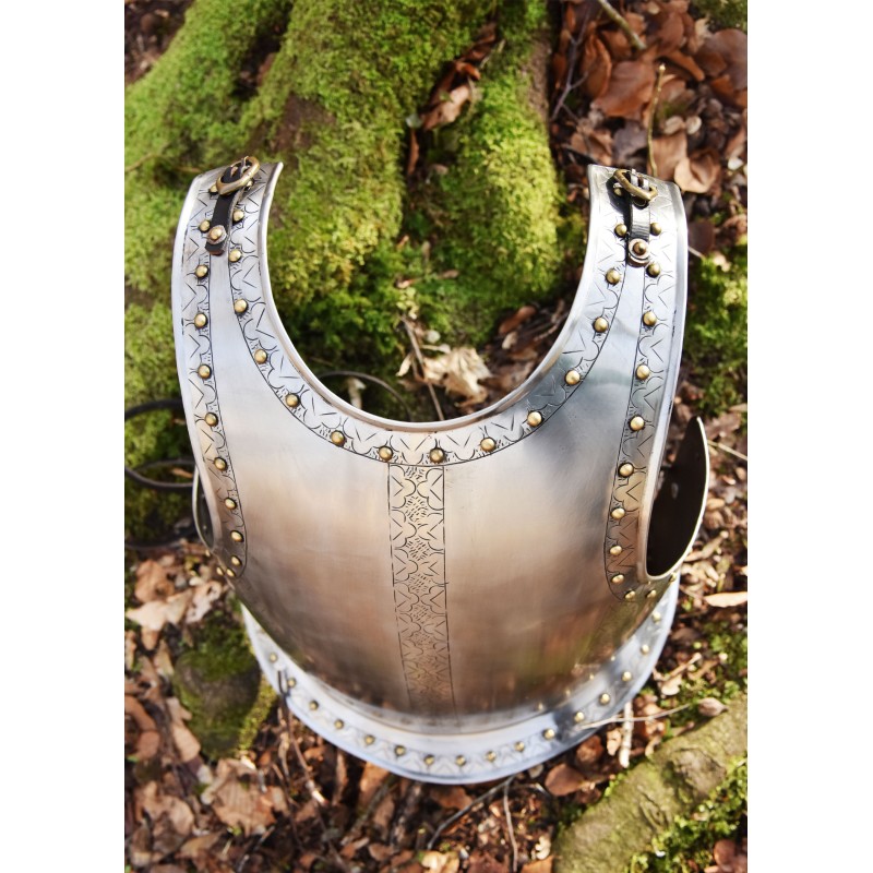 Mittelalterlicher Brustpanzer - Harnisch mit Gravierungen