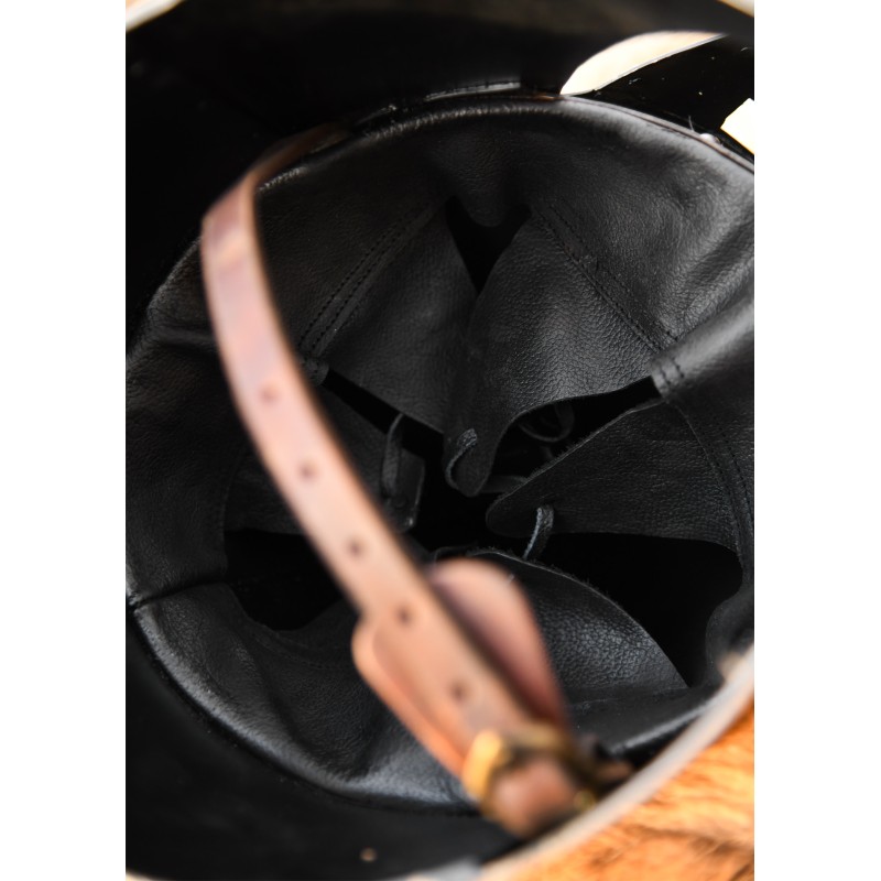 Topfhelm mit Messingkreuz