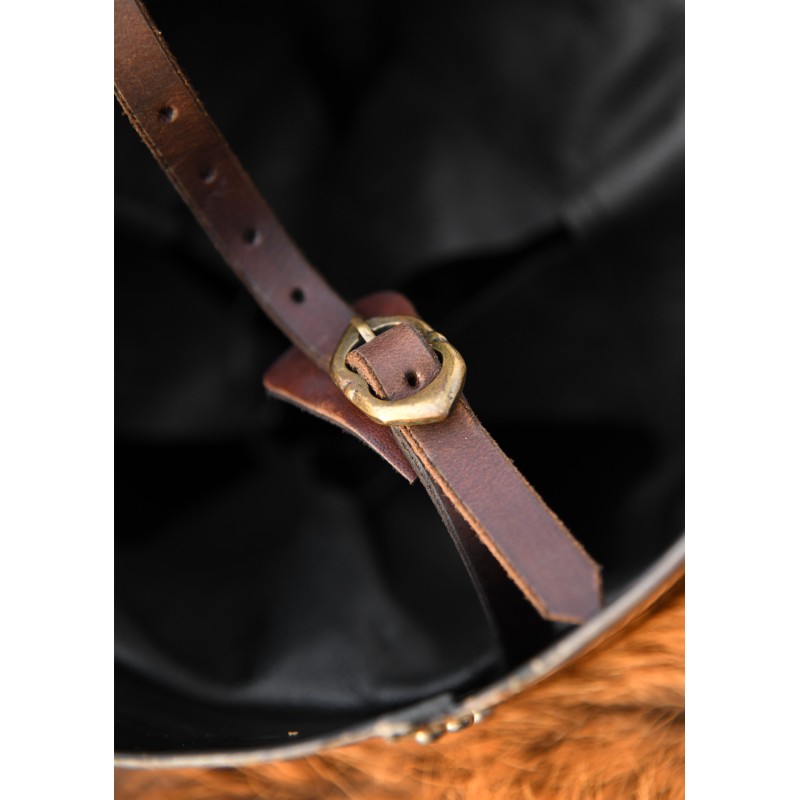 Topfhelm mit Messingkreuz