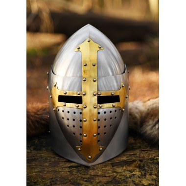 Topfhelm mit Messingkreuz