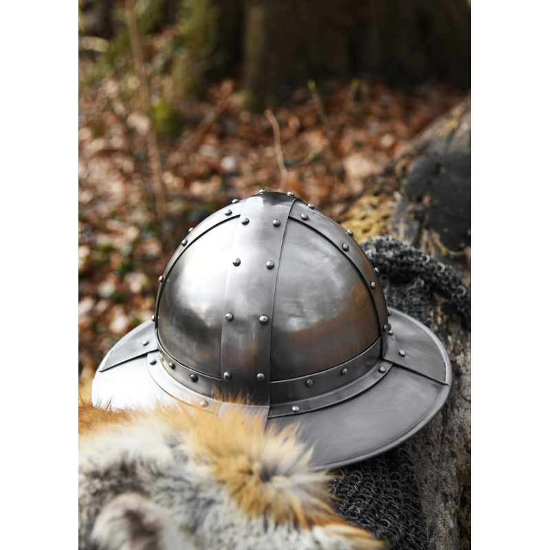 Eisenhut mit Bändern