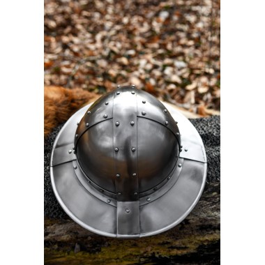 Eisenhut mit Bändern