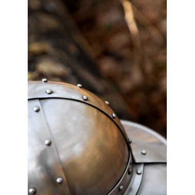 Eisenhut mit Bändern