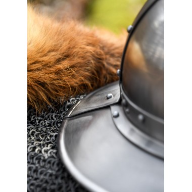 Eisenhut mit Bändern