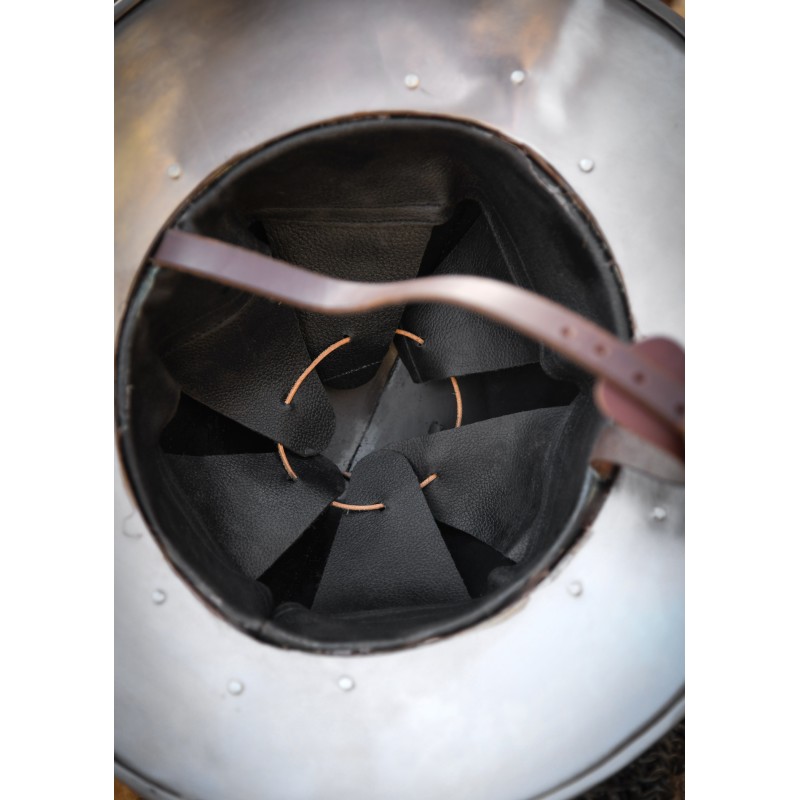 Eisenhut mit Bändern