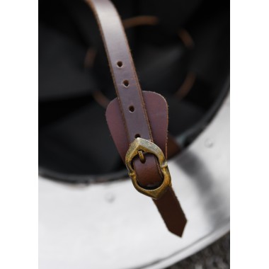 Eisenhut mit Bändern