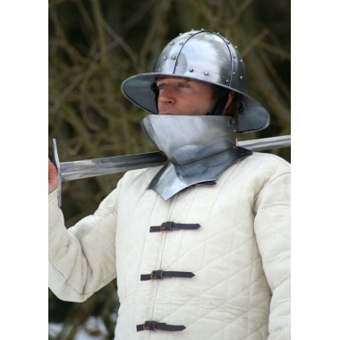 Eisenhut mit Bändern