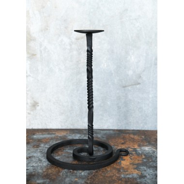 Geschmiedeter Kerzenständer, Helmständer