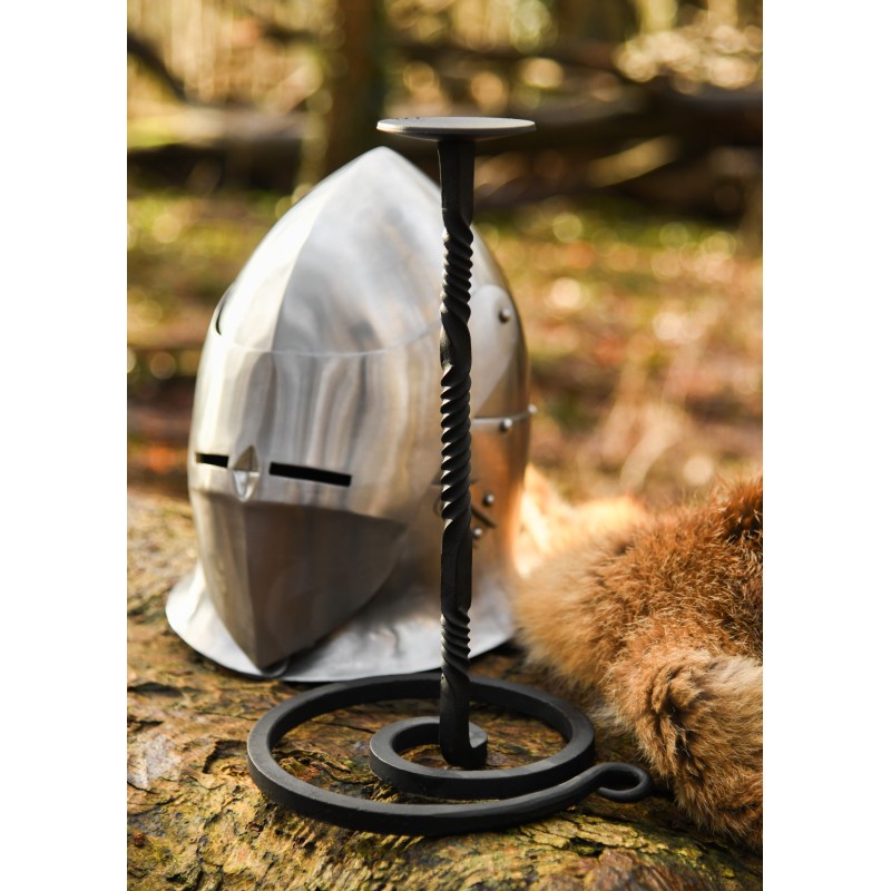 Geschmiedeter Kerzenständer, Helmständer