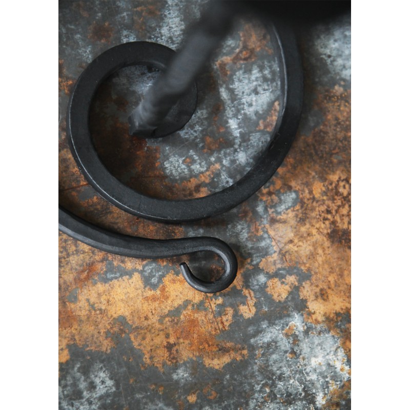 Geschmiedeter Kerzenständer, Helmständer