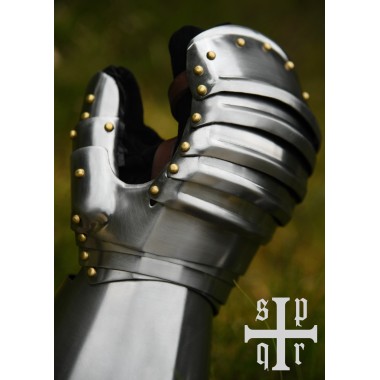 Mittelalterliche Plattenhandschuhe