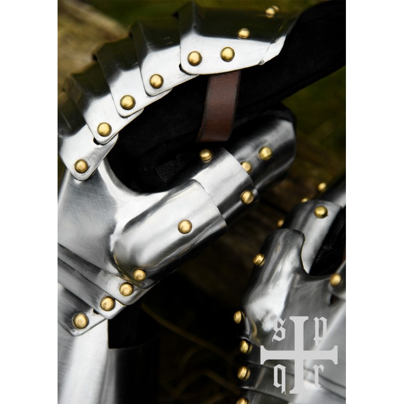 Mittelalterliche Plattenhandschuhe