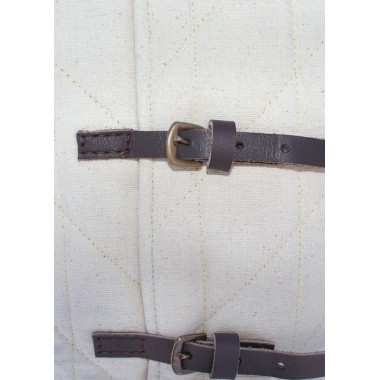 Gambeson mit Schnallen