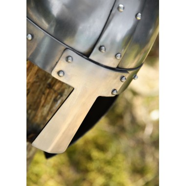 Nasalhelm mit Wangenklappen und Brünne