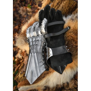 Mittelalterliche Panzerhandschuhe, blank und vernietet