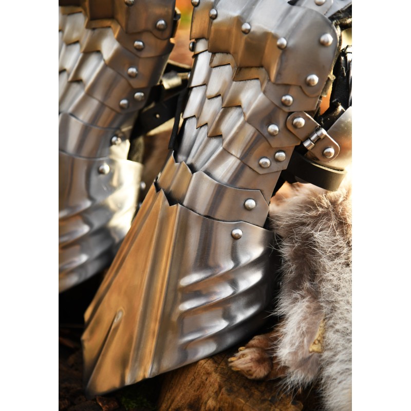 Mittelalterliche Panzerhandschuhe, blank und vernietet