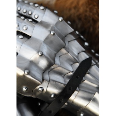 Mittelalterliche Panzerhandschuhe, blank und vernietet