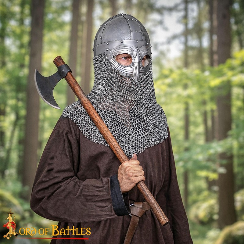Wikingerhelm mit Kettenbrünne