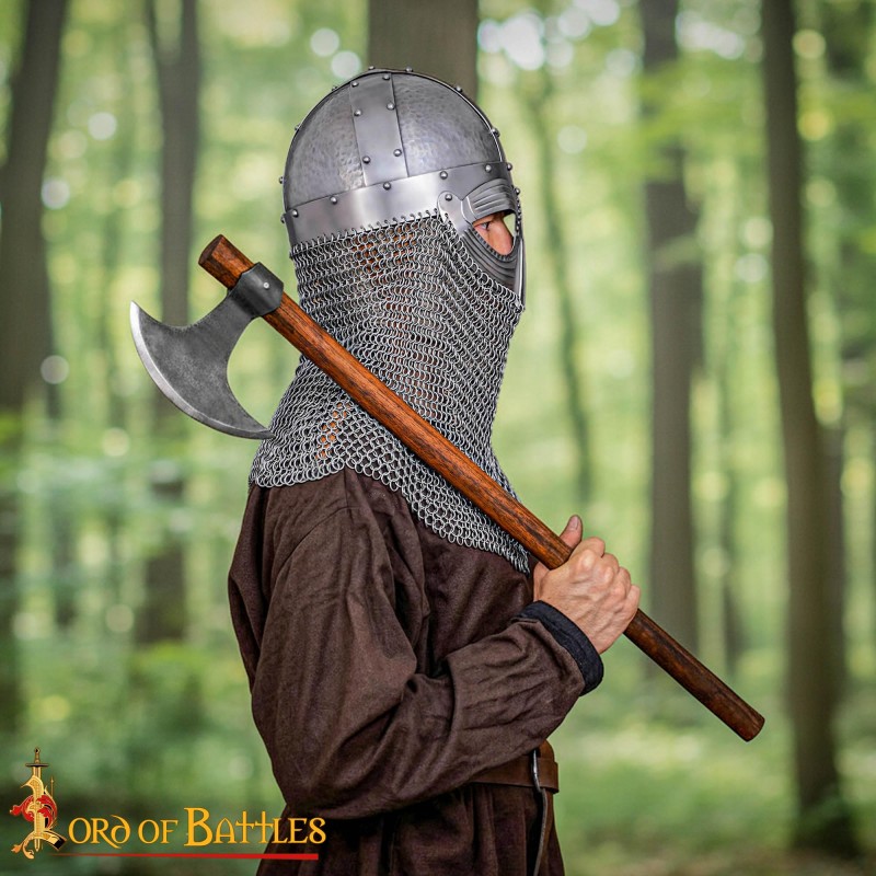 Wikingerhelm mit Kettenbrünne