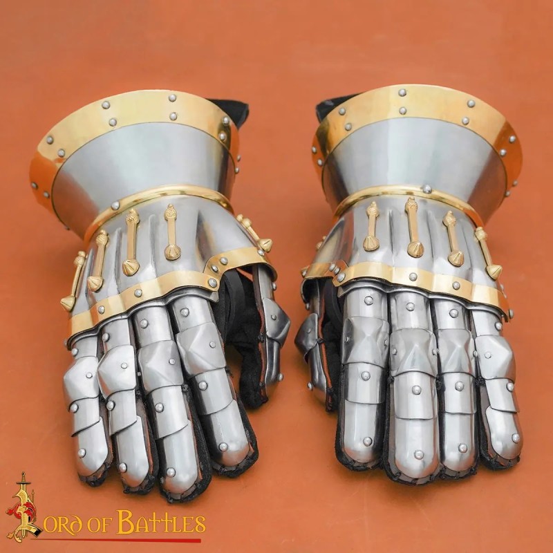 Mittelalterliche Panzerhandschuhe Churburg