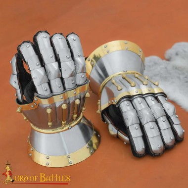 Mittelalterliche Panzerhandschuhe Churburg