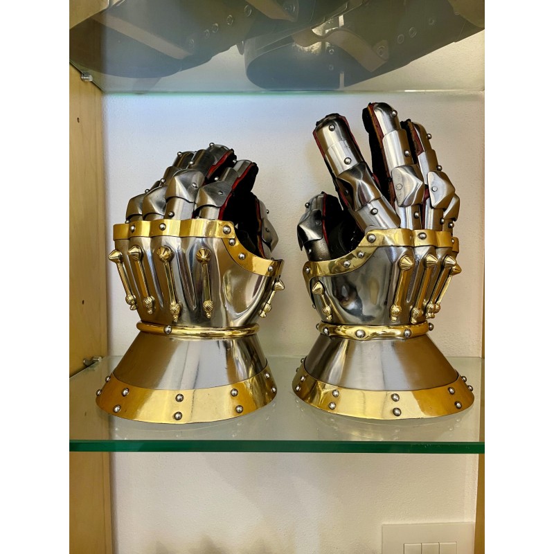 Mittelalterliche Panzerhandschuhe Churburg