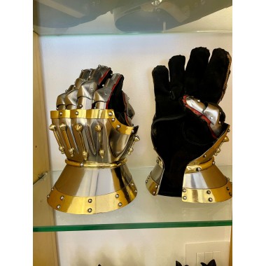 Mittelalterliche Panzerhandschuhe Churburg