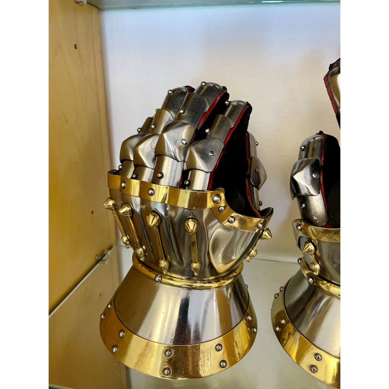 Mittelalterliche Panzerhandschuhe Churburg