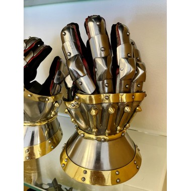 Mittelalterliche Panzerhandschuhe Churburg
