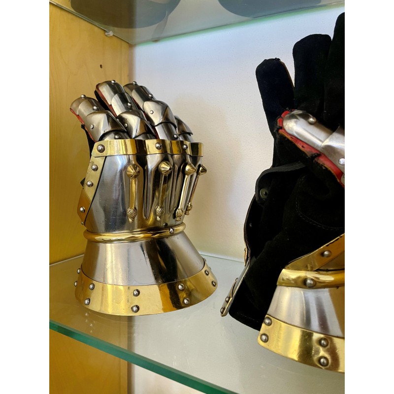 Mittelalterliche Panzerhandschuhe Churburg