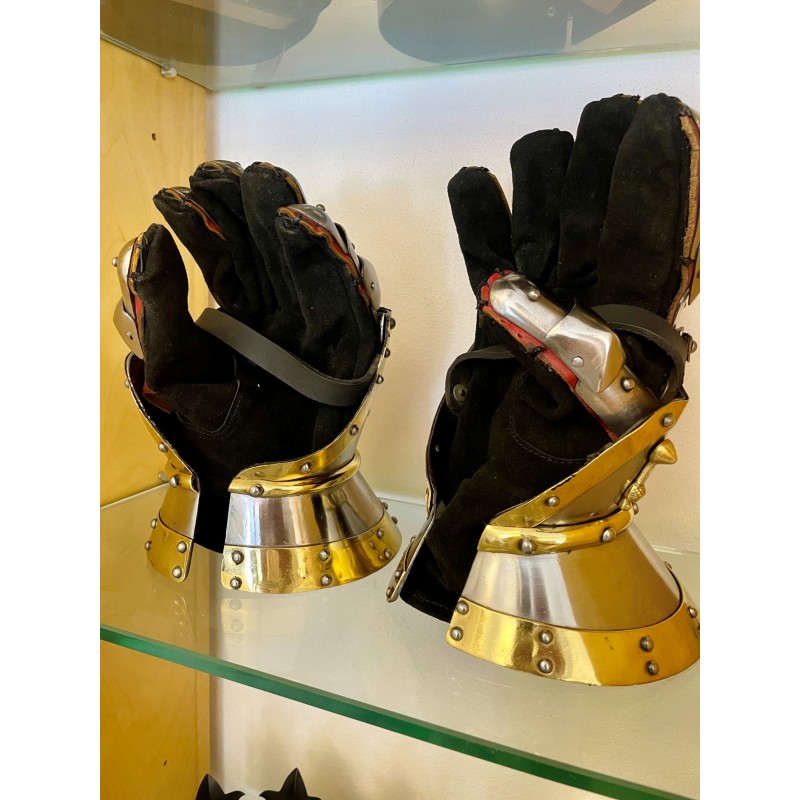 Mittelalterliche Panzerhandschuhe Churburg