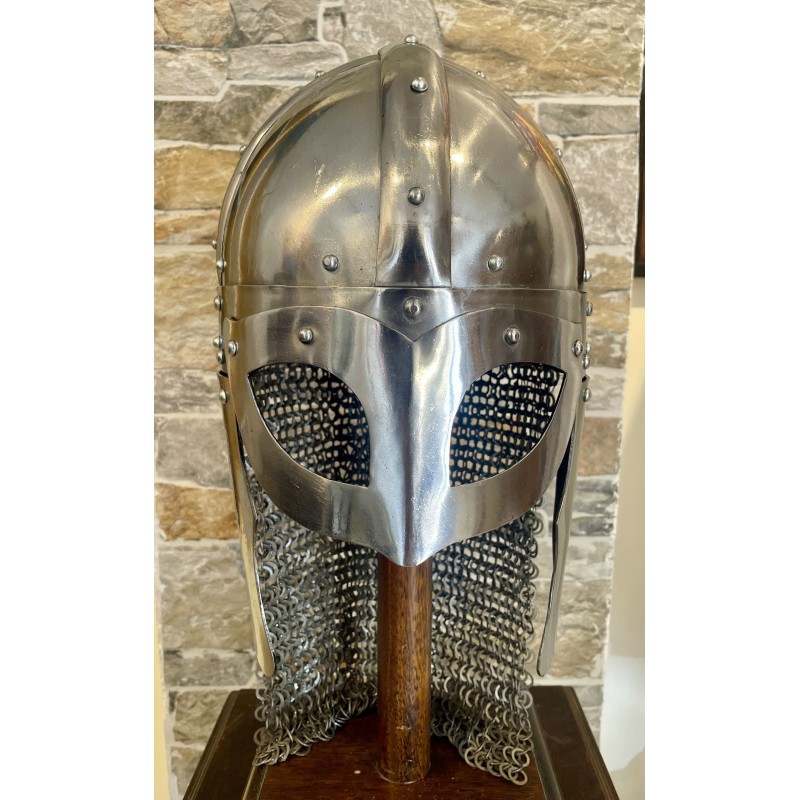 Wikingerhelm mit vernieteter Kettenbrünne