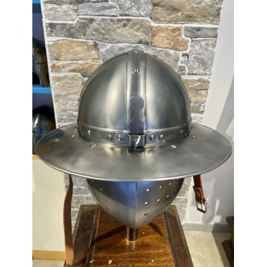 Eisenhut Helm