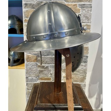 Eisenhut Helm