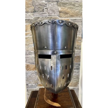 Topfhelm Mittelalter Kampf