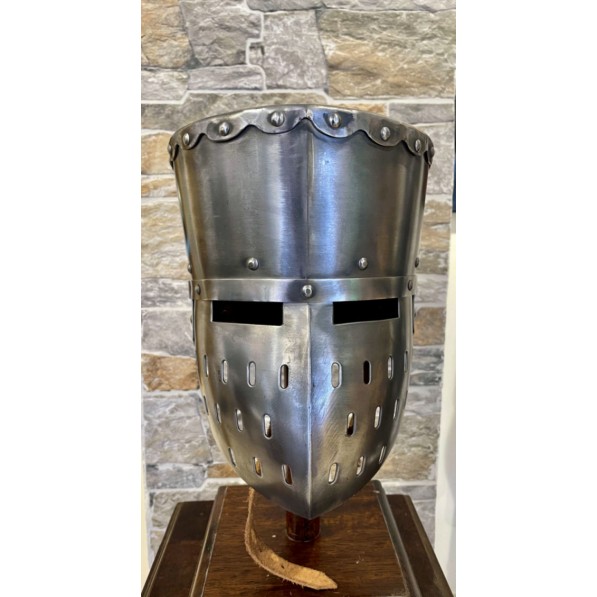 Topfhelm Mittelalter Kampf