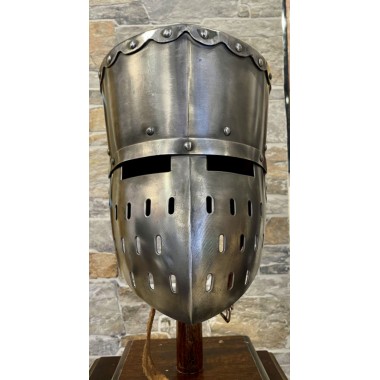 Topfhelm Mittelalter Kampf