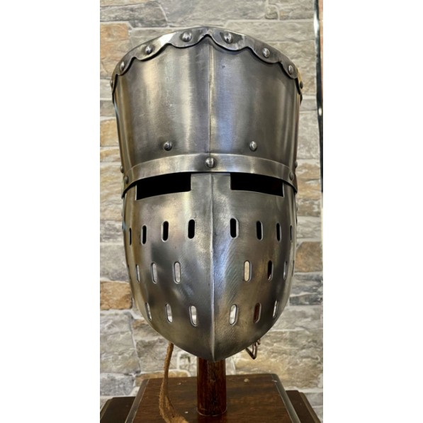 Topfhelm Mittelalter Kampf