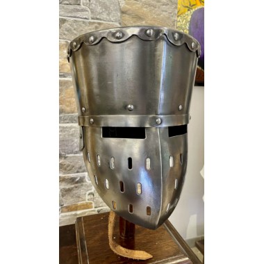 Topfhelm Mittelalter Kampf