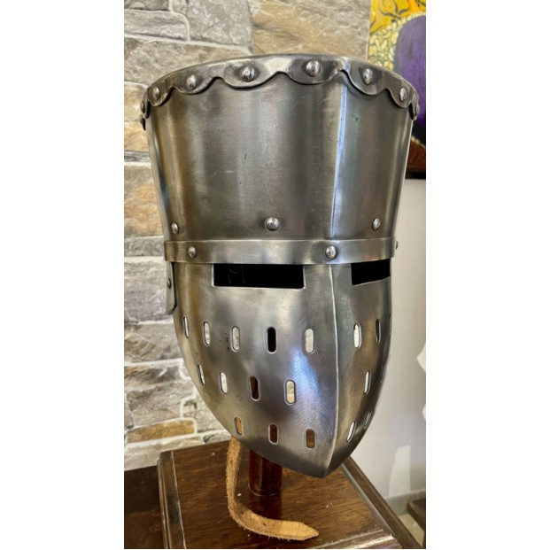 Topfhelm Mittelalter Kampf