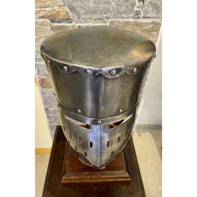 Topfhelm Mittelalter Kampf