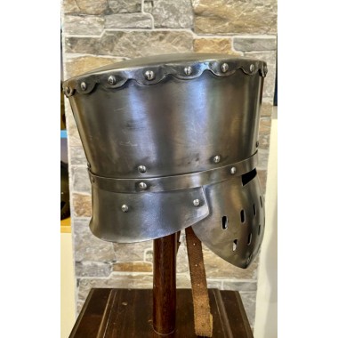 Topfhelm Mittelalter Kampf